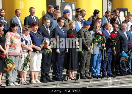 KIEW, UKRAINE - 31. AUGUST 2021 - Innenminister der Ukraine Denys Monastyrskyi, Sprecher Dmytro Razumkov, stellvertretende Sprecherin Olena Kondratiuk Stockfoto