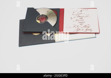 Musik-cd aus der Klassik- und Barockzeit auf weißem Hintergrund mit freiem Textbereich Stockfoto