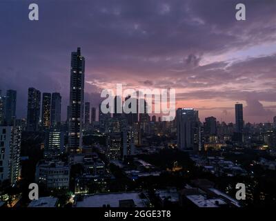 Sonnenuntergang über der Skyline von Mumbai, Maharashtra, Indien Stockfoto