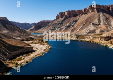 Blick über die tiefblauen Seen des UNESCO-Nationalparks, des Band-E-Amir-Nationalparks, Afghanistan Stockfoto