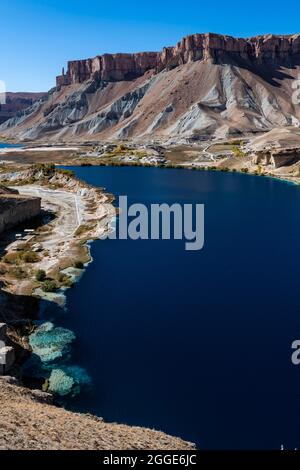 Blick über die tiefblauen Seen des UNESCO-Nationalparks, des Band-E-Amir-Nationalparks, Afghanistan Stockfoto