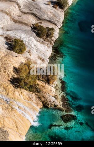 Blick über die tiefblauen Seen des UNESCO-Nationalparks, des Band-E-Amir-Nationalparks, Afghanistan Stockfoto