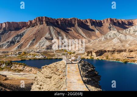 Blick über die tiefblauen Seen des UNESCO-Nationalparks, des Band-E-Amir-Nationalparks, Afghanistan Stockfoto