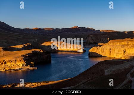 Sonnenuntergang über den tiefblauen Seen des UNESCO National Park, Band-E-Amir National Park, Afghanistan Stockfoto