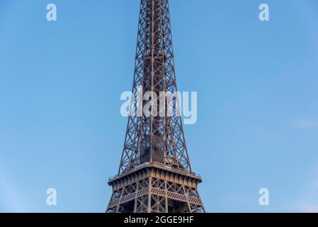 Mittlerer Teil des Eiffelturms, Paris, Ile-de-France, Frankreich Stockfoto