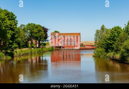 Greetsiel Pumpwerk, Krummhoern, Ostfriesland, Niedersachsen, Nordsee, Deutschland Stockfoto