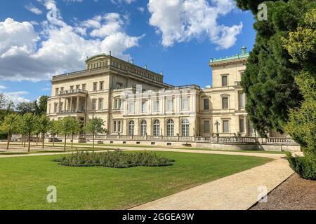 Villa Huegel, Fassade zum Garten des ehemaligen Wohnhauses der Industriellenfamilie Krupp, Essen, Ruhrgebiet, Nordrhein-Westfalen, Deutschland Stockfoto