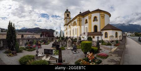 Wiltener Basilika, Marienbasilika unter den vier Säulen, Pfarrkirche im Innsbrucker Bezirk Wilten, aliter Friedhof, Innsbruck, Tirol Stockfoto