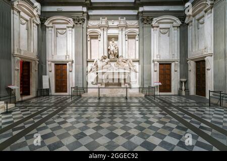 Grab von Giuliano de' Medici, Architekt und Bildhauer Michelangelo Buonarroti, Sacrestia Nuova, Neue Sakristei, Cappelle Medicee, Medici-Kapellen, San Stockfoto