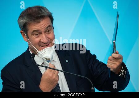 München, Deutschland. August 2021. Der bayerische Ministerpräsident Markus Söder (CSU) nimmt an der Abschlusspressekonferenz zur ersten Sitzung des Bayerischen Kabinetts nach der Sommerpause Teil. Kredit: Peter Kneffel/dpa/Alamy Live Nachrichten Stockfoto