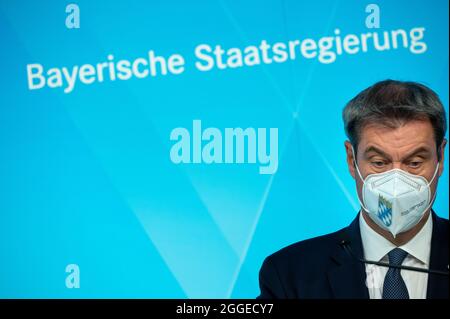 München, Deutschland. August 2021. Der bayerische Ministerpräsident Markus Söder (CSU) nimmt an der Abschlusspressekonferenz zur ersten Sitzung des Bayerischen Kabinetts nach der Sommerpause Teil. Kredit: Peter Kneffel/dpa/Alamy Live Nachrichten Stockfoto