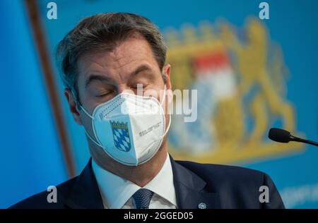 München, Deutschland. August 2021. Der bayerische Ministerpräsident Markus Söder (CSU) nimmt an der Abschlusspressekonferenz zur ersten Sitzung des Bayerischen Kabinetts nach der Sommerpause Teil. Kredit: Peter Kneffel/dpa/Alamy Live Nachrichten Stockfoto