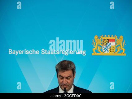 München, Deutschland. August 2021. Der bayerische Ministerpräsident Markus Söder (CSU) spricht bei der Abschlusspressekonferenz zur ersten Sitzung des Bayerischen Kabinetts nach der Sommerpause. Kredit: Peter Kneffel/dpa/Alamy Live Nachrichten Stockfoto