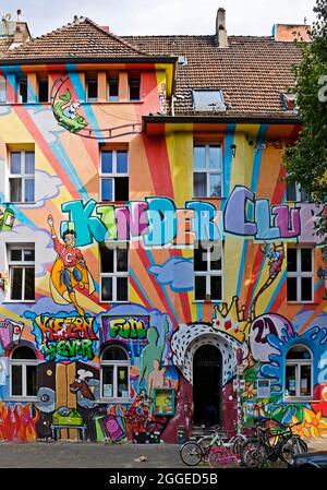 Kinderclub Kiefernstraße, Wohnstraße der linken Alternativszene mit Street Art, Düsseldorf, Nordrhein-Westfalen, Deutschland Stockfoto