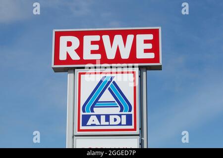 Logos, REWE, Aldi Nord, Discounter, Deutschland Stockfoto