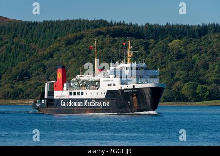 Die Fähre Hebridean Isles, die von Caledonian MacBrayne (CalMac) betrieben wird, verbindet Kennacraig auf dem schottischen Festland mit der Isle of Islay. Stockfoto