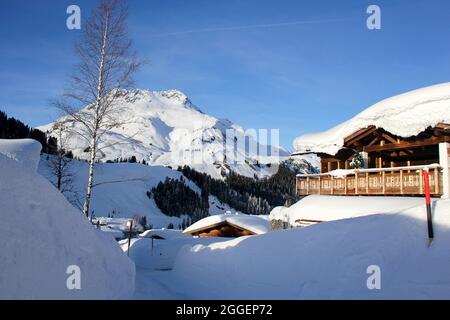 Blick auf Lech am Arlberg im Winter Stockfoto