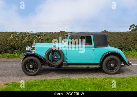 1930 30er Jahre Blue Rolls Royce 20/25 3587cc 2dr Cabrio Hardtop, auf dem Weg zur Capesthorne Hall Classic August Car Show, Ceshire, UK Stockfoto