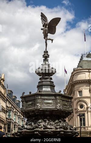 Die Statue des Eros in Picadilly, London, Großbritannien am 12. August 2013 Stockfoto