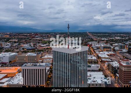 Drohnenansicht des Bank of America Plaza-Gebäudes, Tucsons zweithöchstes Gebäude Stockfoto