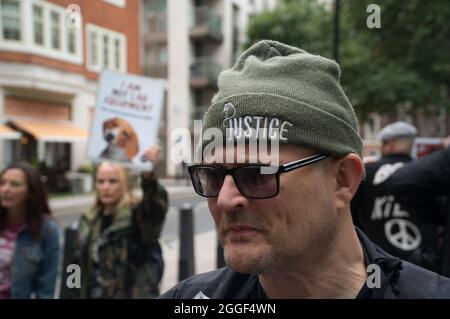 2021-08-31 Home Office, London, Großbritannien. August 2021. Das grausame Geheimnis, UK Hunde Liebhaber kein Fleisch der Einsatz von Hunden in Tierversuchen - Free the MBR Beagle. Tierrechtsprotester fordern von Innenministerin Priti Patel, den Einsatz von Hunden in Tierversuchen einzustellen. Kredit: Picture Capital/Alamy Live Nachrichten Stockfoto