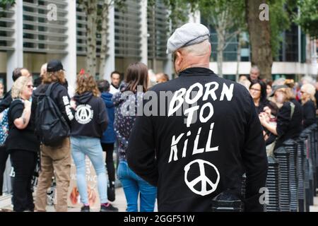 2021-08-31 Home Office, London, Großbritannien. August 2021. Das grausame Geheimnis, UK Hunde Liebhaber kein Fleisch der Einsatz von Hunden in Tierversuchen - Free the MBR Beagle. Tierrechtsprotester fordern von Innenministerin Priti Patel, den Einsatz von Hunden in Tierversuchen einzustellen. Kredit: Picture Capital/Alamy Live Nachrichten Stockfoto