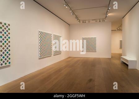 Bridget Riley: Past into present Exhibition in David Zwirner Gallery, London, England, UK Stockfoto