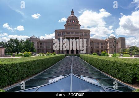 Blick auf das Austin Capitol, reflektiert auf der Glass Dome Decke Stockfoto