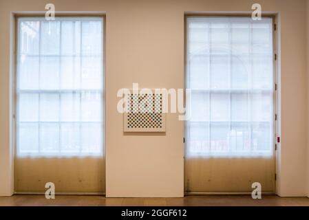 Bridget Riley: Past into present Exhibition in David Zwirner Gallery, London, England, UK Stockfoto