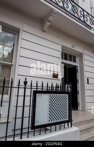 Bridget Riley: Past into present Exhibition in David Zwirner Gallery, London, England, UK Stockfoto