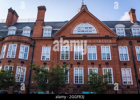 Working Men's College, ein viktorianisches Gebäude aus rotem Backstein aus dem 19. Jahrhundert, Crowndale Road, London, England, Großbritannien Stockfoto