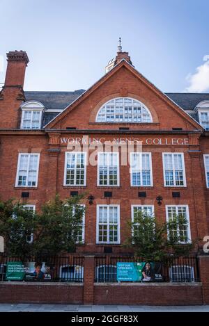 Working Men's College, ein viktorianisches Gebäude aus rotem Backstein aus dem 19. Jahrhundert, Crowndale Road, London, England, Großbritannien Stockfoto