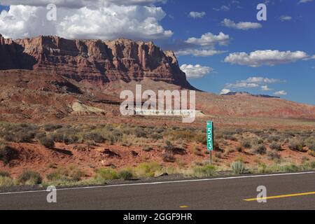 Blick von der Route 89A auf das Vermilion Cliffs National Monument in der Nähe des Colorado River am Marble Canyon, Northern Arizona. Stockfoto