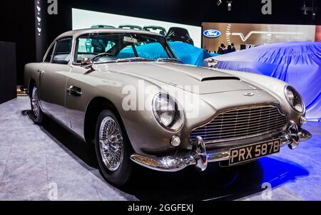 1964 Aston Martin DB5 klassischer Sportwagen auf dem Internationalen Automobilsalon in Genf. Schweiz - 1. März 2016. Stockfoto