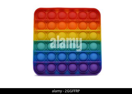 Einfaches Dimple Pop IT farbenfrohes Anti-Stress-Spielzeug. Sensorisches Regenbogen-Fidget-Silikon isoliert auf weißem Hintergrund Stockfoto