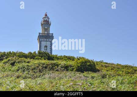 Hondarribia, Spanien - 29. Aug 2021: Leuchtturm am Kap Higuer an der baskischen Küste bei Hondarribia Stockfoto