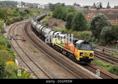 Colas Rail Freight Class 70 Loco 70809 schleppt die 1005 Colas Ribble Rail zur Ölraffinerie Lindsey am 31/08/21 durch Scunthorpe. Stockfoto