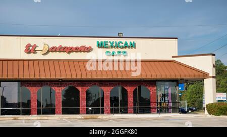 Humble, Texas USA 11-20-2019: El Jalapeno Mexican Cafe Restaurant in Humble, TX. Tex-Mex-Geschäft an der FM 1960 in Humble, Texas. Gegründet 2004. Stockfoto