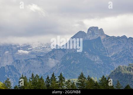 Cumberland Wildlife Park Grünau, Oberösterreich, Österreich. Blick auf die toten Berge Stockfoto