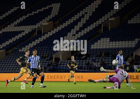 Liam Palmer #2 von Sheffield Wednesday erzielt ein Tor, um es 3-0 zu schaffen Stockfoto