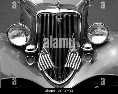 Ein Ford Phaeton V8 aus dem Jahr 1934, der auf einer Oldtimer-Ausstellung vom 4. Juli in Santa Fe, New Mexico, ausgestellt wurde. Stockfoto