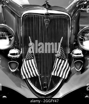 Ein Ford Phaeton V8 aus dem Jahr 1934, der auf einer Oldtimer-Ausstellung vom 4. Juli in Santa Fe, New Mexico, ausgestellt wurde. Stockfoto