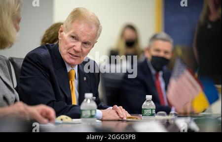 Washington, Vereinigte Staaten Von Amerika. August 2021. Washington, Vereinigte Staaten von Amerika. 31. August 2021. NASA-Administrator Bill Nelson hält bilaterale Gespräche mit dem ukrainischen Präsidenten Volodymr Zelenskyy am 31. August 2021 in Washington, DC, USA, am Hauptsitz der NASA, Mary W. Jackson Building.Quelle: Bill Ingalls/NASA/Alamy Live News Stockfoto