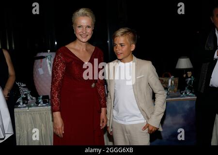 Phil Schaller und Manuela Schwesig bei der 4. Windflüchter Charity Gala zu Gunsten der Stiftung ‚Betroffen‘ im Störtebeker Brauquartier. Stralsund, 28 Stockfoto