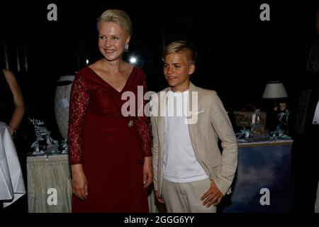 Phil Schaller und Manuela Schwesig bei der 4. Windflüchter Charity Gala zu Gunsten der Stiftung ‚Betroffen‘ im Störtebeker Brauquartier. Stralsund, 28 Stockfoto