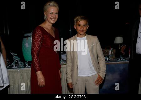 Phil Schaller und Manuela Schwesig bei der 4. Windflüchter Charity Gala zu Gunsten der Stiftung ‚Betroffen‘ im Störtebeker Brauquartier. Stralsund, 28 Stockfoto