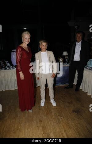 Phil Schaller und Manuela Schwesig bei der 4. Windflüchter Charity Gala zu Gunsten der Stiftung ‚Betroffen‘ im Störtebeker Brauquartier. Stralsund, 28 Stockfoto