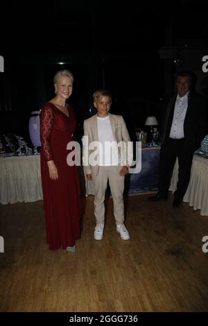 Phil Schaller und Manuela Schwesig bei der 4. Windflüchter Charity Gala zu Gunsten der Stiftung ‚Betroffen‘ im Störtebeker Brauquartier. Stralsund, 28 Stockfoto