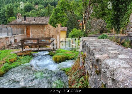 Rasiglia, ein kleines Dorf aus Quellen. Provinz Perugia, Umbrien Stockfoto