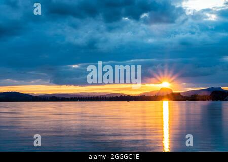 Wolkenbruch über dem Bodensee Stockfoto